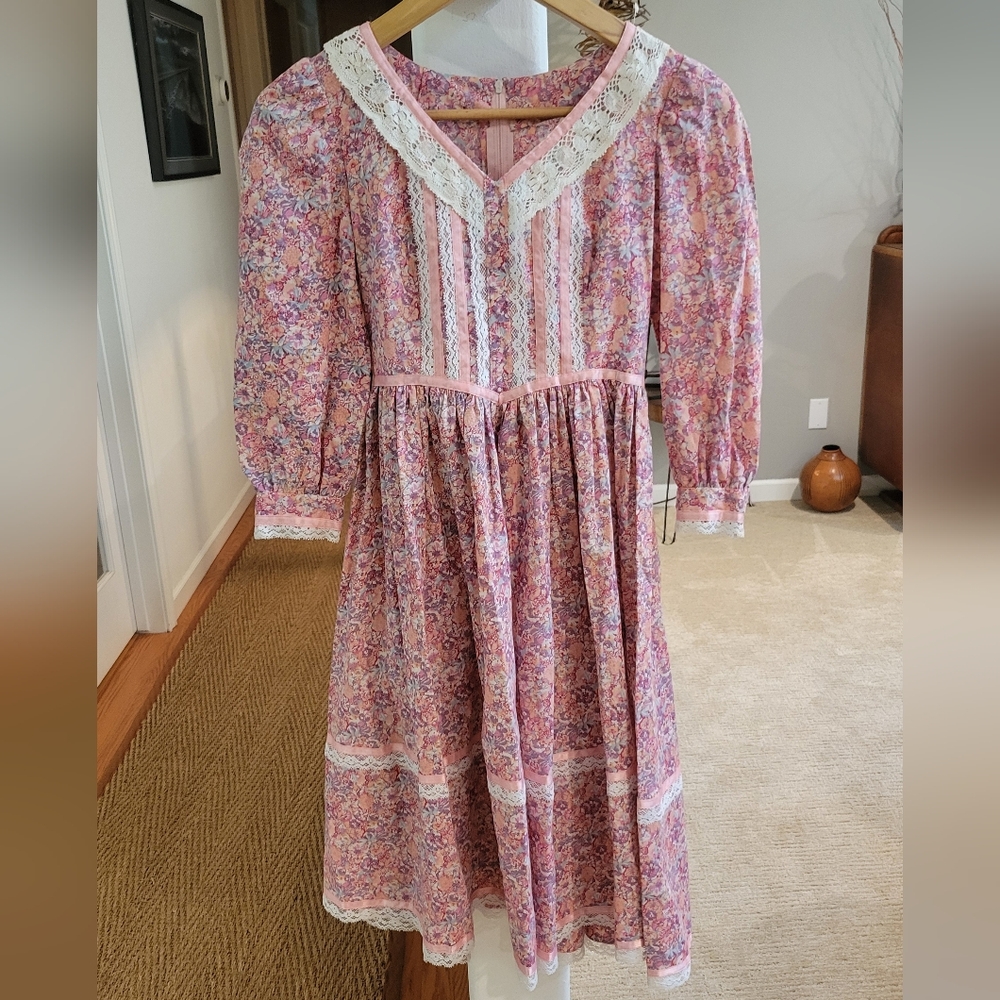 1970s True Vintage Handmade Pink & Floral Lace Inspiration by Gunne Sax Prairie